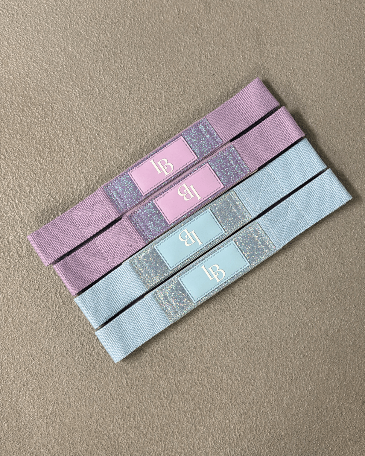 Lila und blaue weibliche Zughilfen Glitzer für Frauen mit Händen