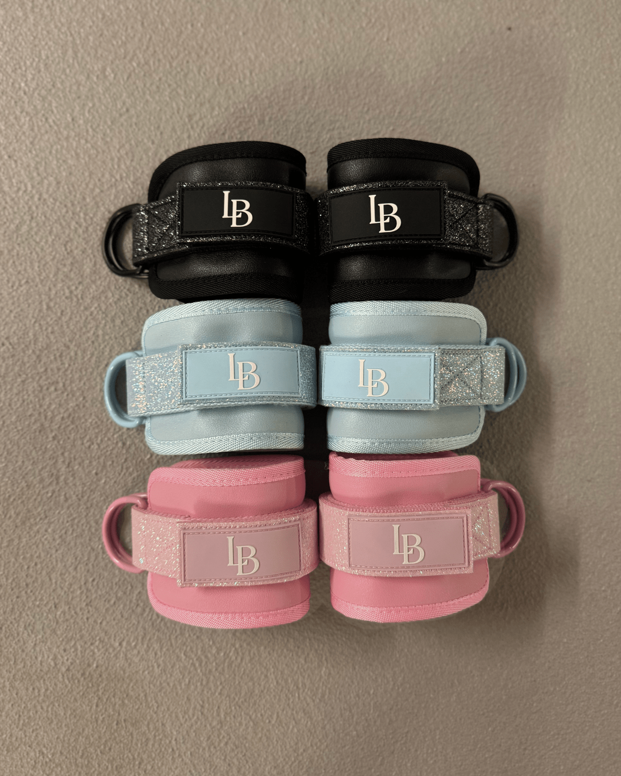 Fußmanschetten in schwarz pink und blau